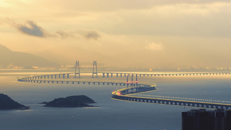 10、龐源租賃參建國家“世紀工程”港珠澳大橋（2012—2017年）_副本.jpg