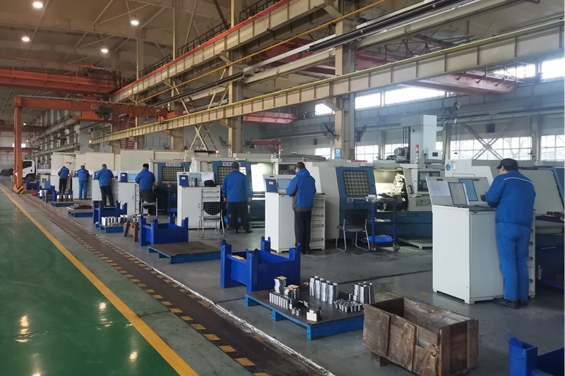 3、機加工車(chē)間數控車(chē)床班組全體員工早早進(jìn)入工作狀態(tài).jpg